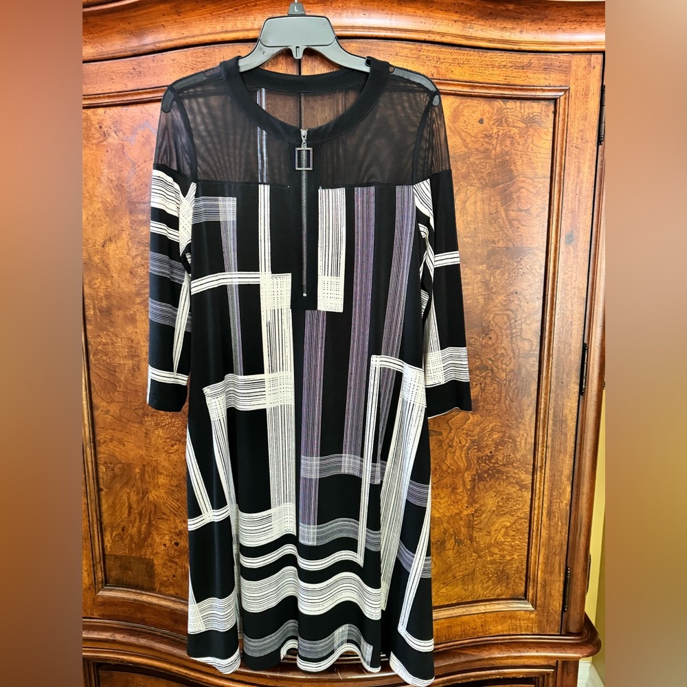 Black and off white dress.   Joseph Ribkoff.    Never worn
